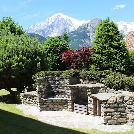 Villa Courmayeur Mont Blanc Apricot Villa *