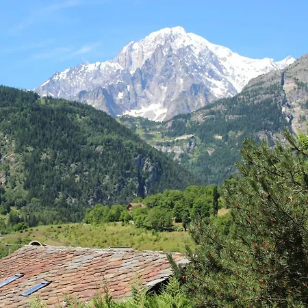 Villa Courmayeur Mont Blanc Apricot Villa Pré-Saint-Didier