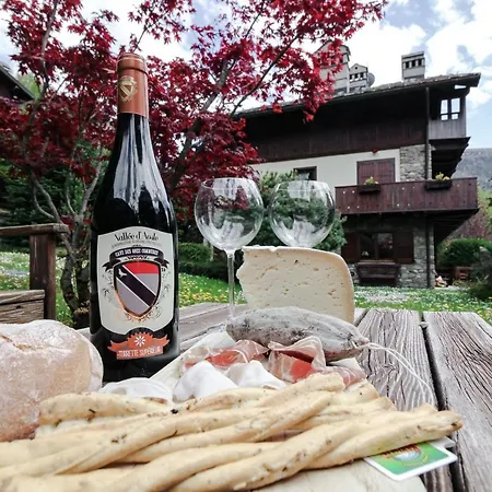 Courmayeur Mont Blanc Apricot Villa Pré-Saint-Didier