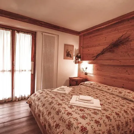 Villa Courmayeur Mont Blanc Apricot Villa Pré-Saint-Didier