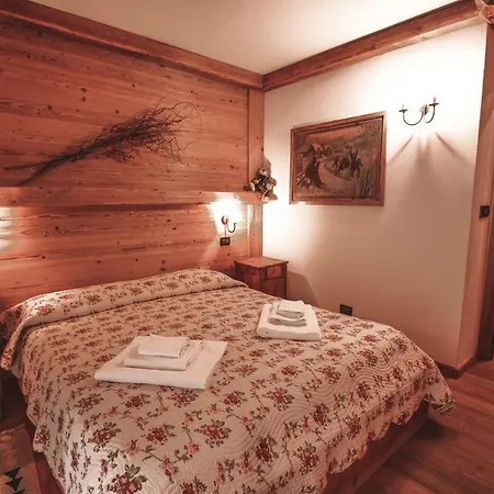 Villa Courmayeur Mont Blanc Apricot Villa *
