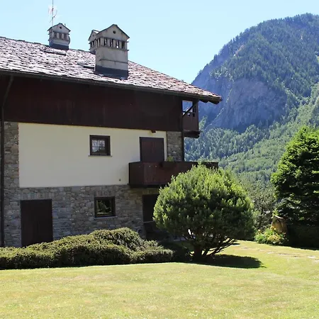 Villa Courmayeur Mont Blanc Apricot Villa *